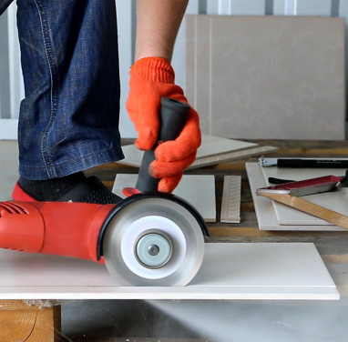 Finishing cutting of porcelain stoneware without a tile cutter.